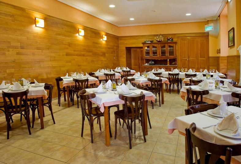 קנגס דל נרסאה Hotel Restaurante La Casilla מראה חיצוני תמונה