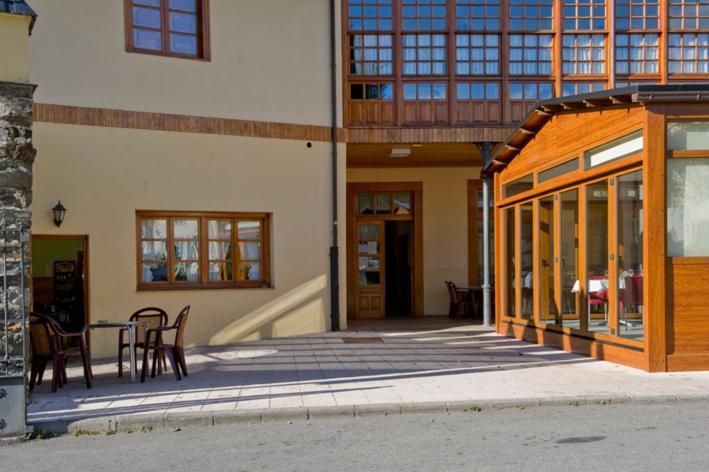 קנגס דל נרסאה Hotel Restaurante La Casilla מראה חיצוני תמונה