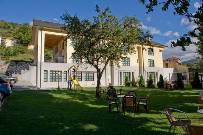 קנגס דל נרסאה Hotel Restaurante La Casilla מראה חיצוני תמונה